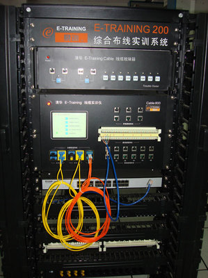 我校計算機網絡綜合布線實驗室建成并投入使用