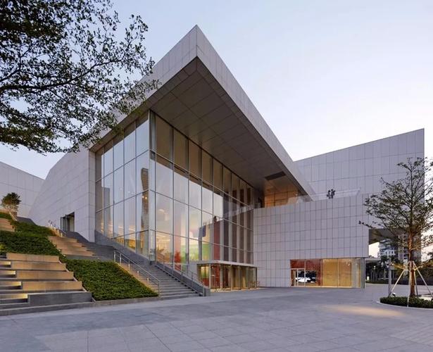 文化藝術(shù)中心外觀設(shè)計(jì)效果圖1/8